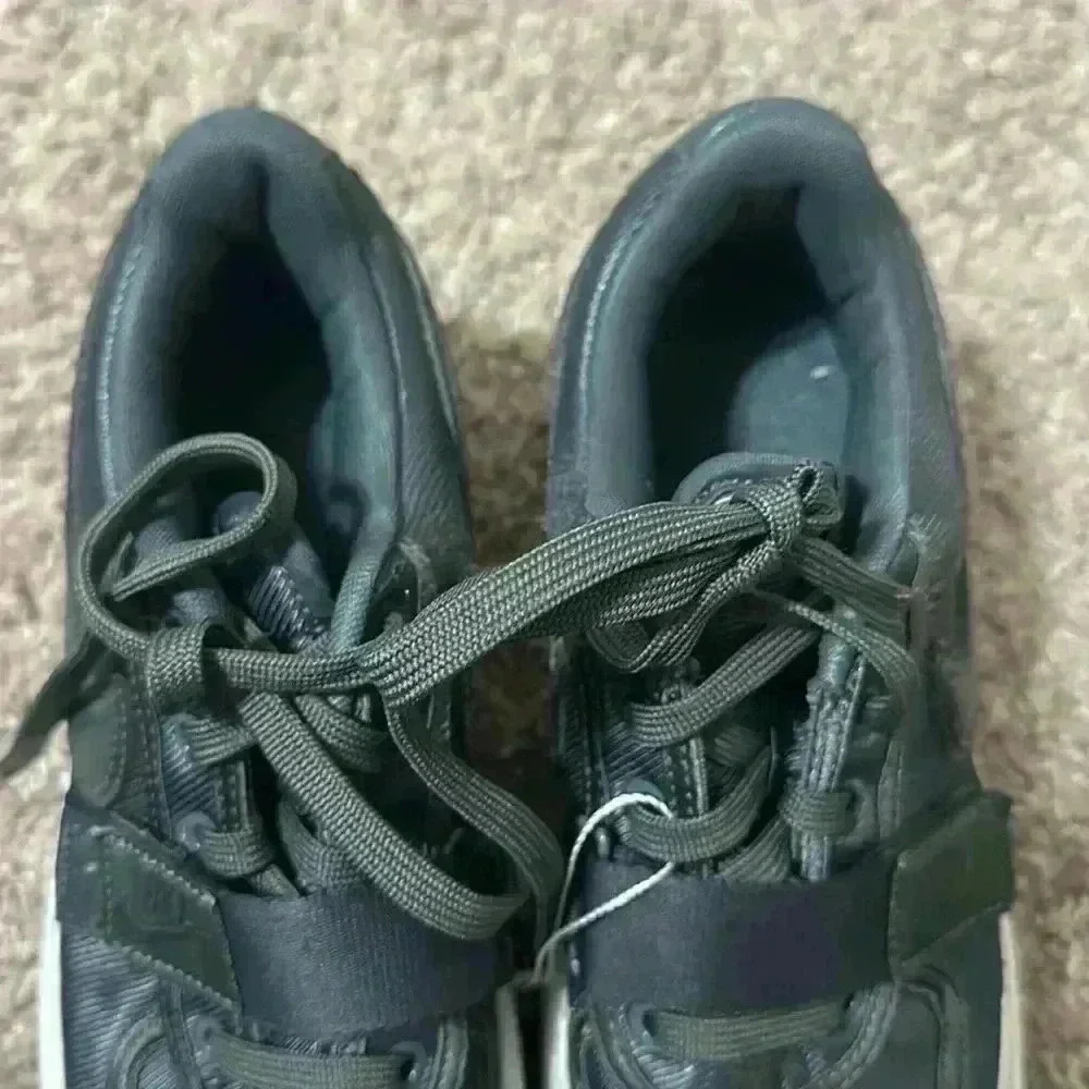 Nike - Picture 3 of 8